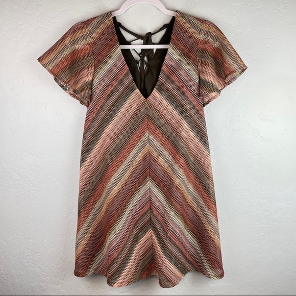 BCBGeneration Chevron Lace Back‎ Flutter Sleeve V-Neck A-Line Mini Dress X-Small - Picture 2 of 7